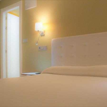 Hotel Rosal Oviedo Buitenkant foto