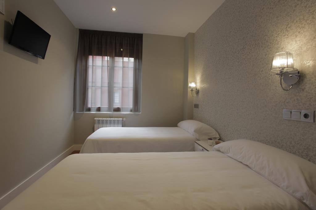 Hotel Rosal Oviedo Buitenkant foto
