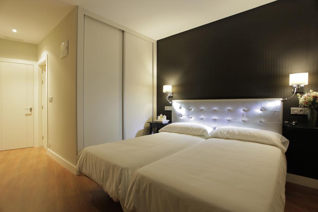 Hotel Rosal Oviedo Buitenkant foto