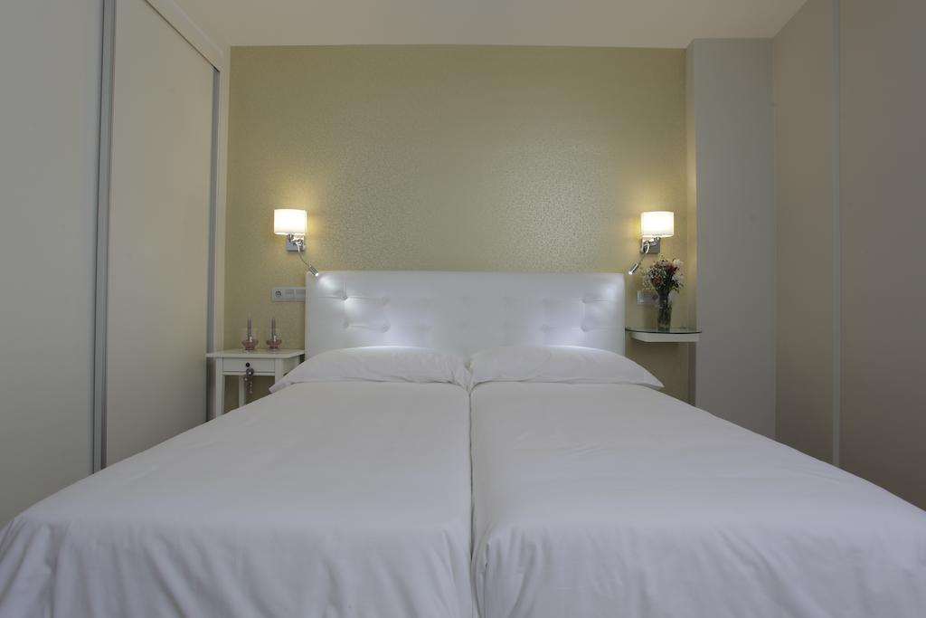 Hotel Rosal Oviedo Buitenkant foto