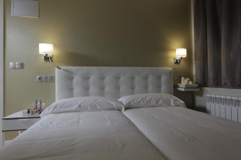 Hotel Rosal Oviedo Kamer foto