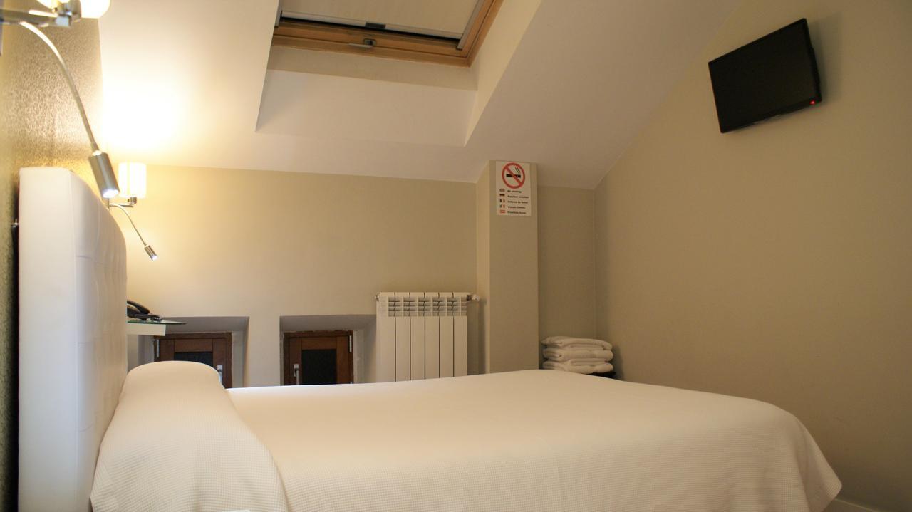 Hotel Rosal Oviedo Buitenkant foto