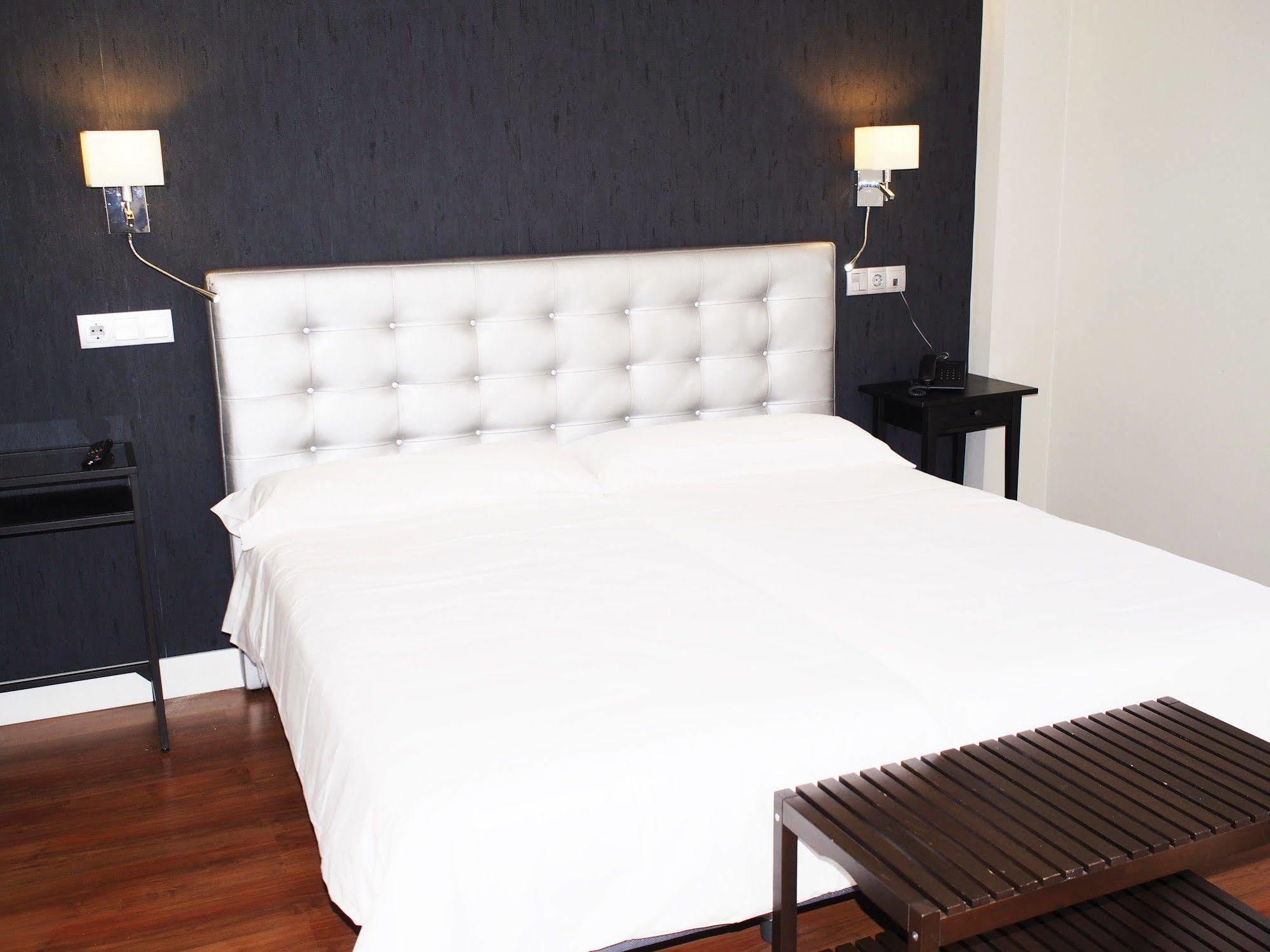 Hotel Rosal Oviedo Buitenkant foto