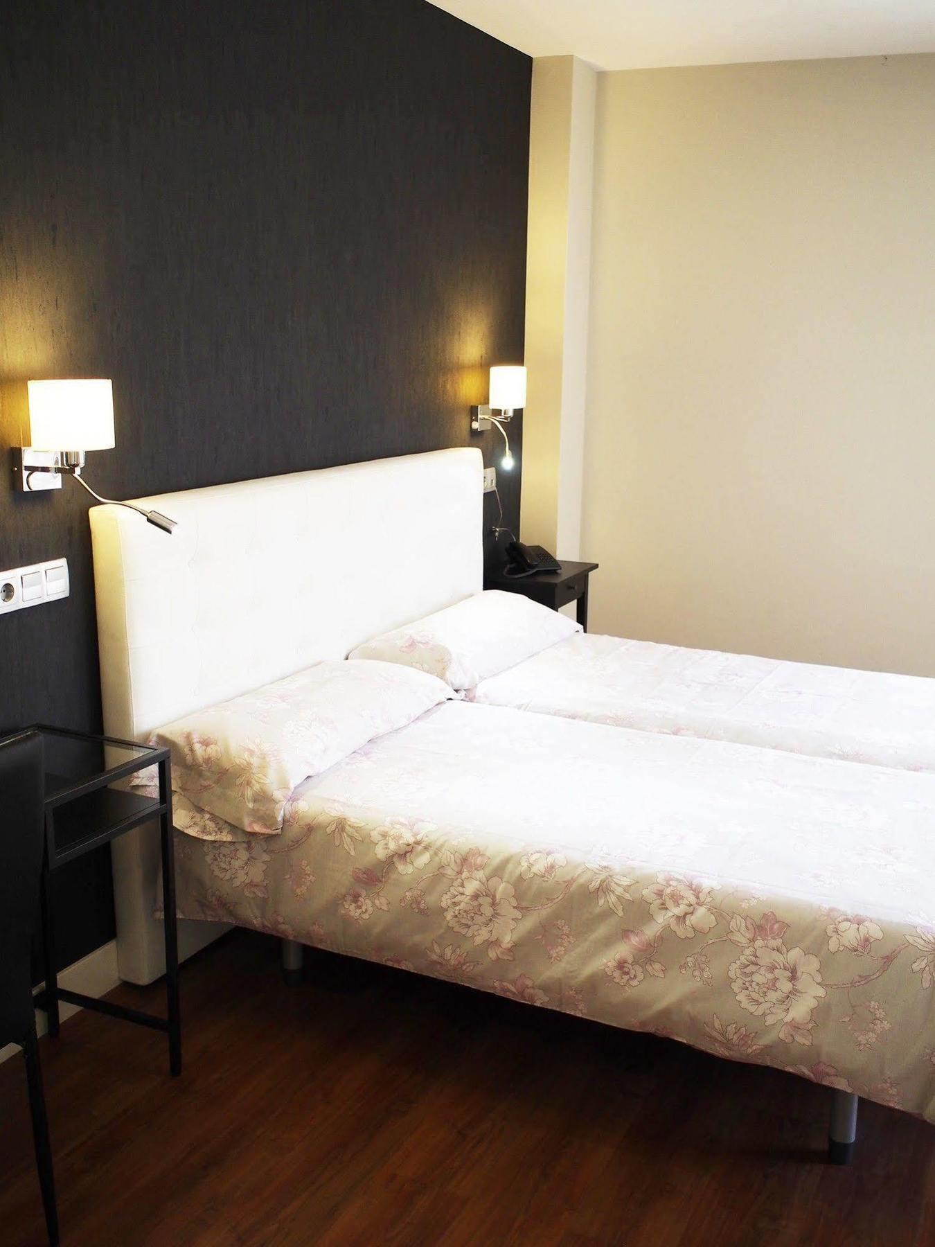 Hotel Rosal Oviedo Buitenkant foto